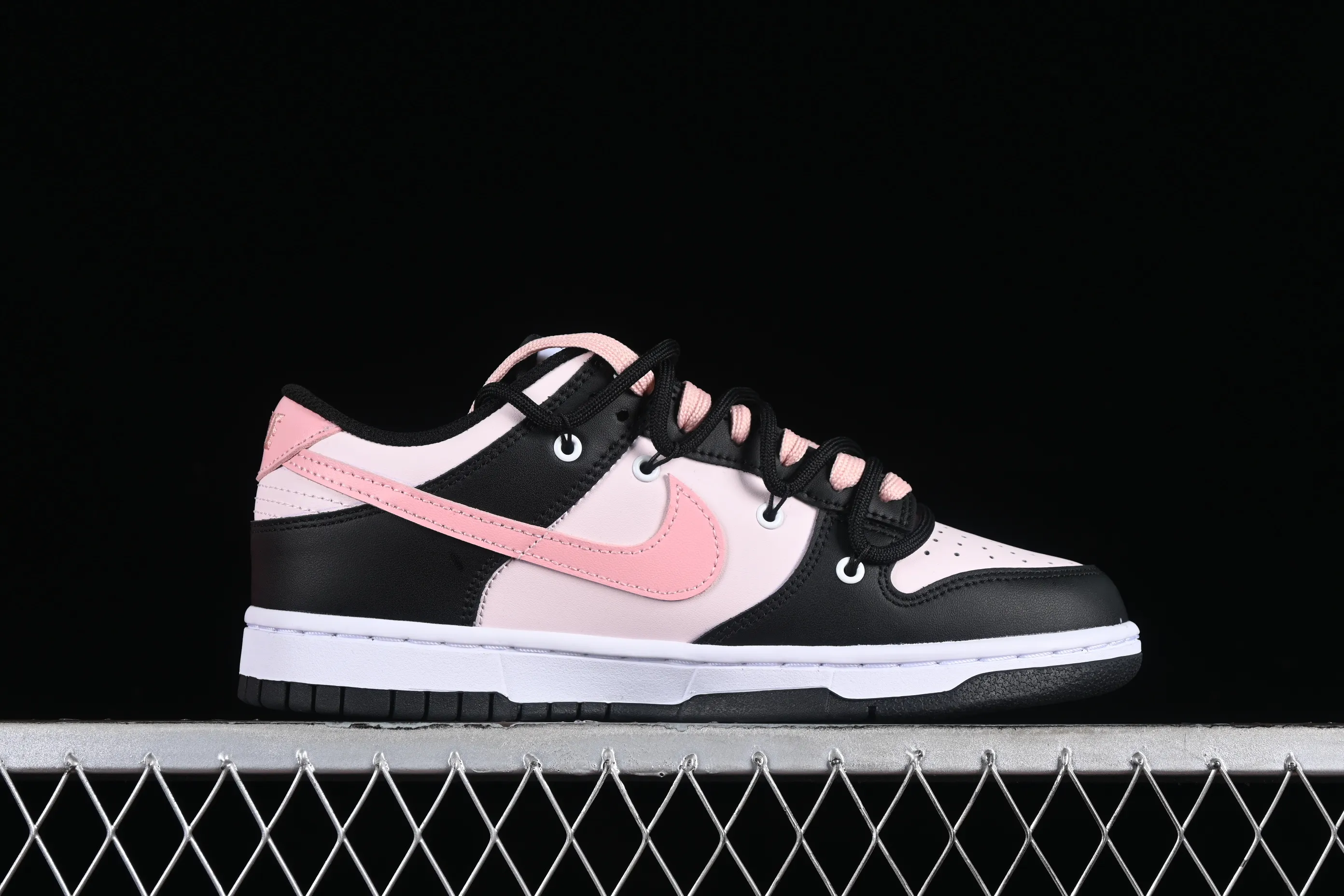 All Categories Nk SB Dunk Series Nk SB Dunk Low Low-top Sneakers Nk Dunk Low Tokyo Raspberry Black Pink Customized Deconstructed Strap Casual Sneakers CW1590-100